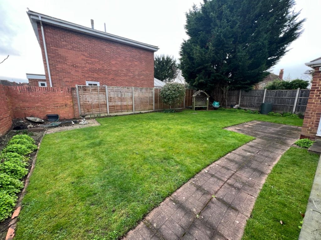 2 Manor Leaze, Egham Nevin And Wells